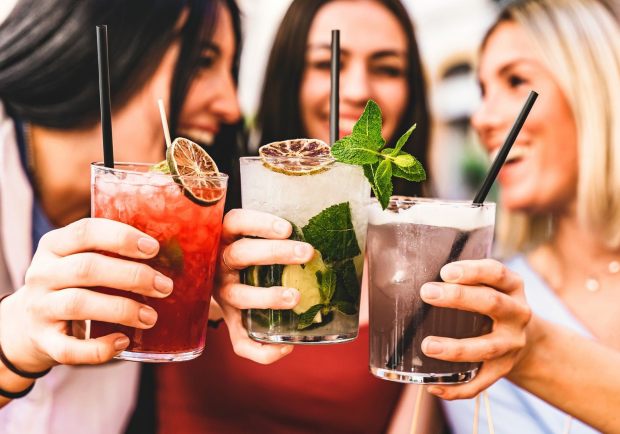 Foto "Cocktails" für Artikel "Tastings zuhause: 9 Tipps für gutes Gelingen"